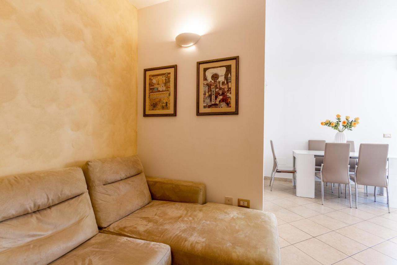 Roomy Apartment With Terrace & Parking Lecce Exterior foto